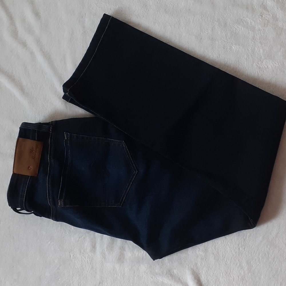Men's Straight Dark Blue Jeans - Classic Fit